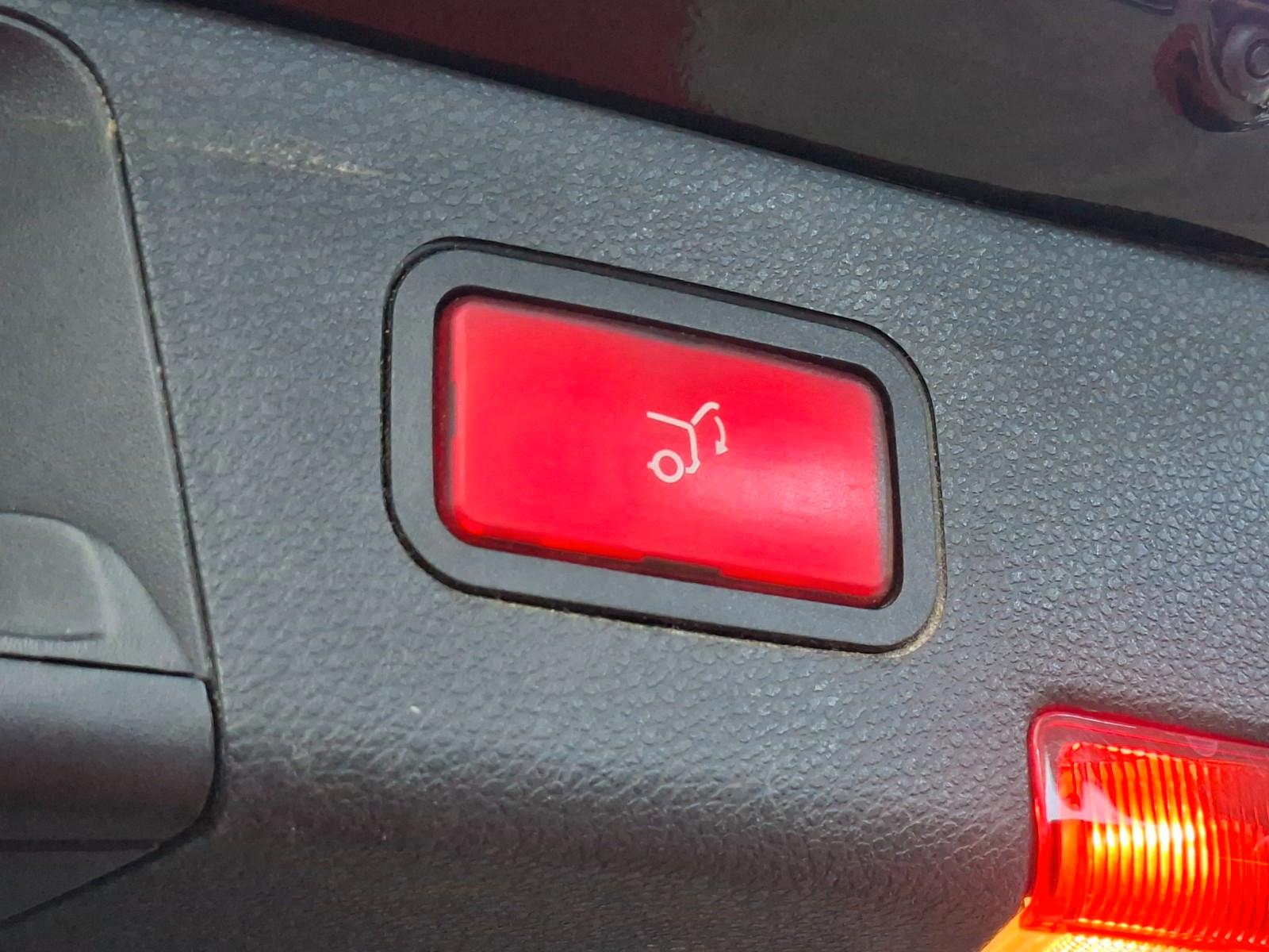 Mercedes-Benz C200 2008 — photo 19