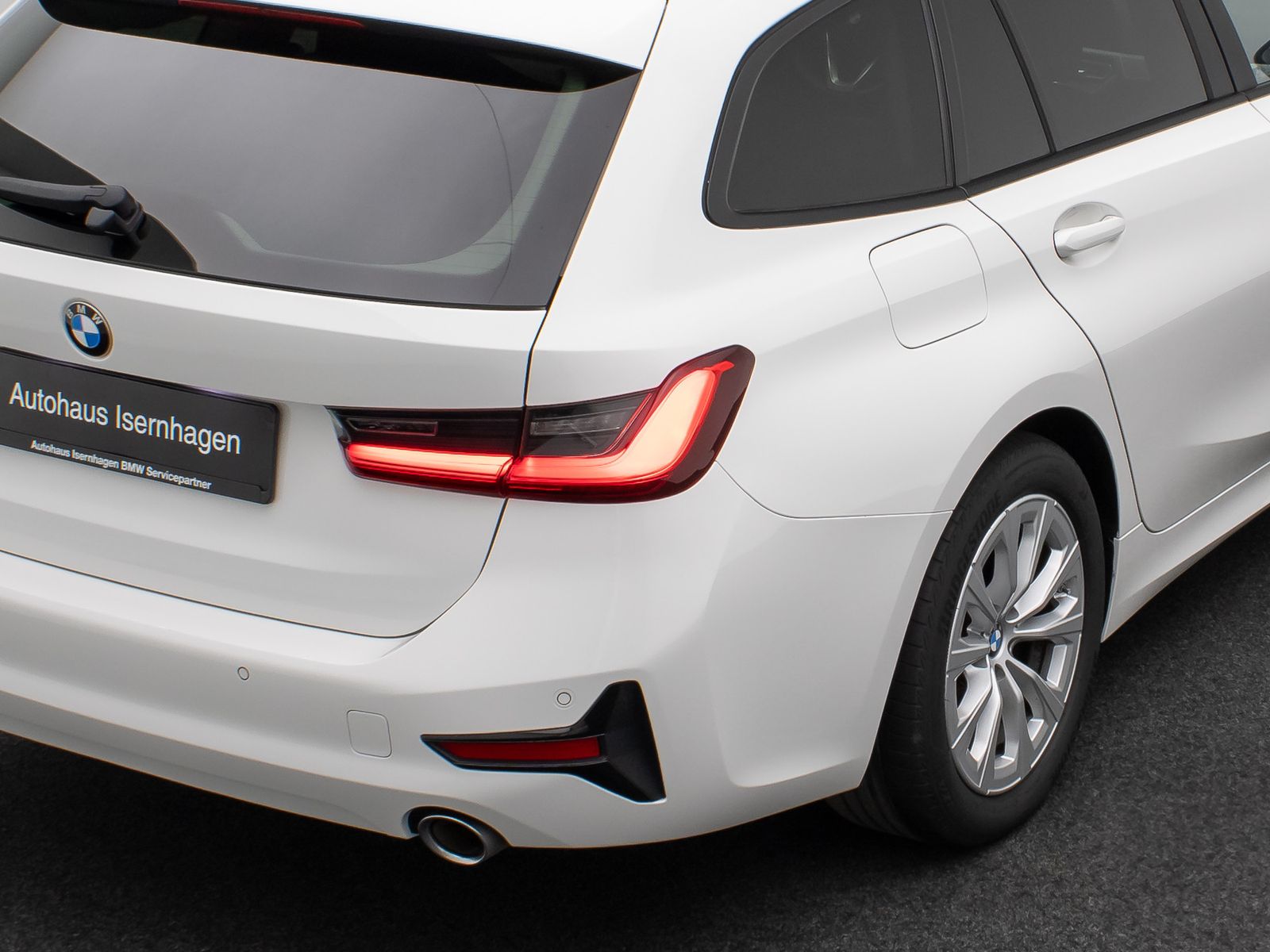 Fahrzeugabbildung BMW 320d HUD DAB Laser PDC DrivAssist Komfort Alarm