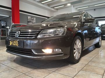 Volkswagen Passat - 1