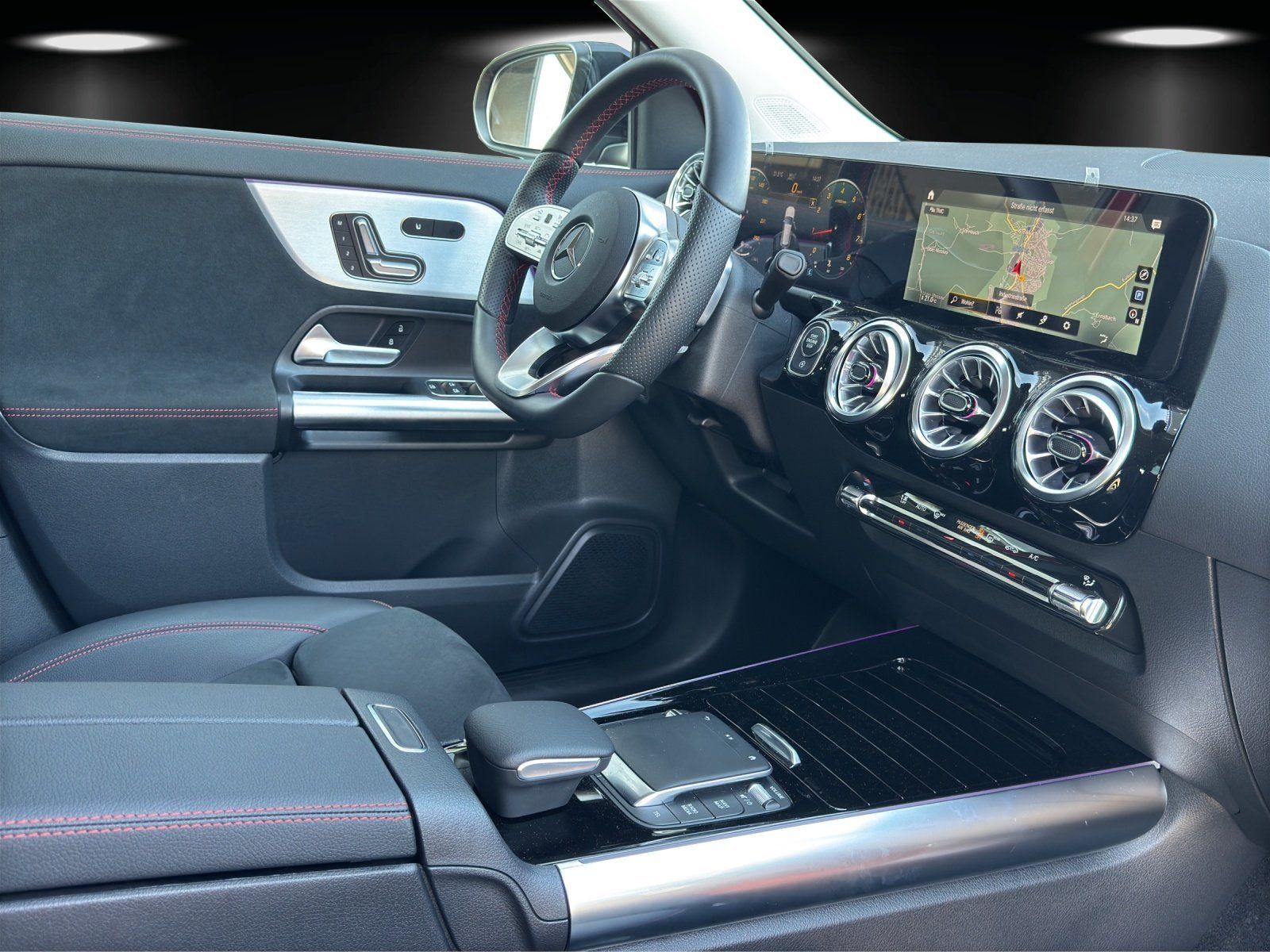 Fahrzeugabbildung Mercedes-Benz GLA 250 4M AMG Memo DISTRO KeyGo AHK Business AR