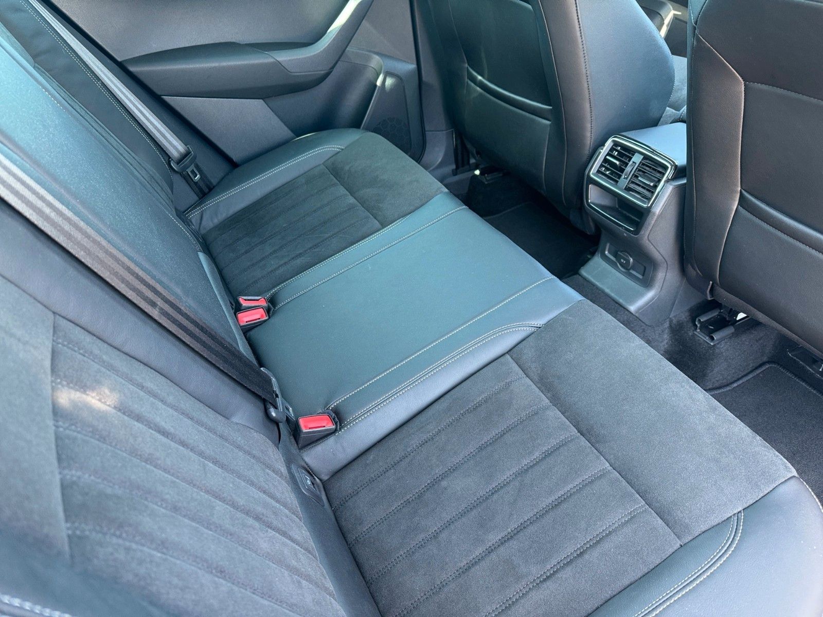 Fahrzeugabbildung SKODA Karoq 2.0l TDI DSG 4x4 STYLE