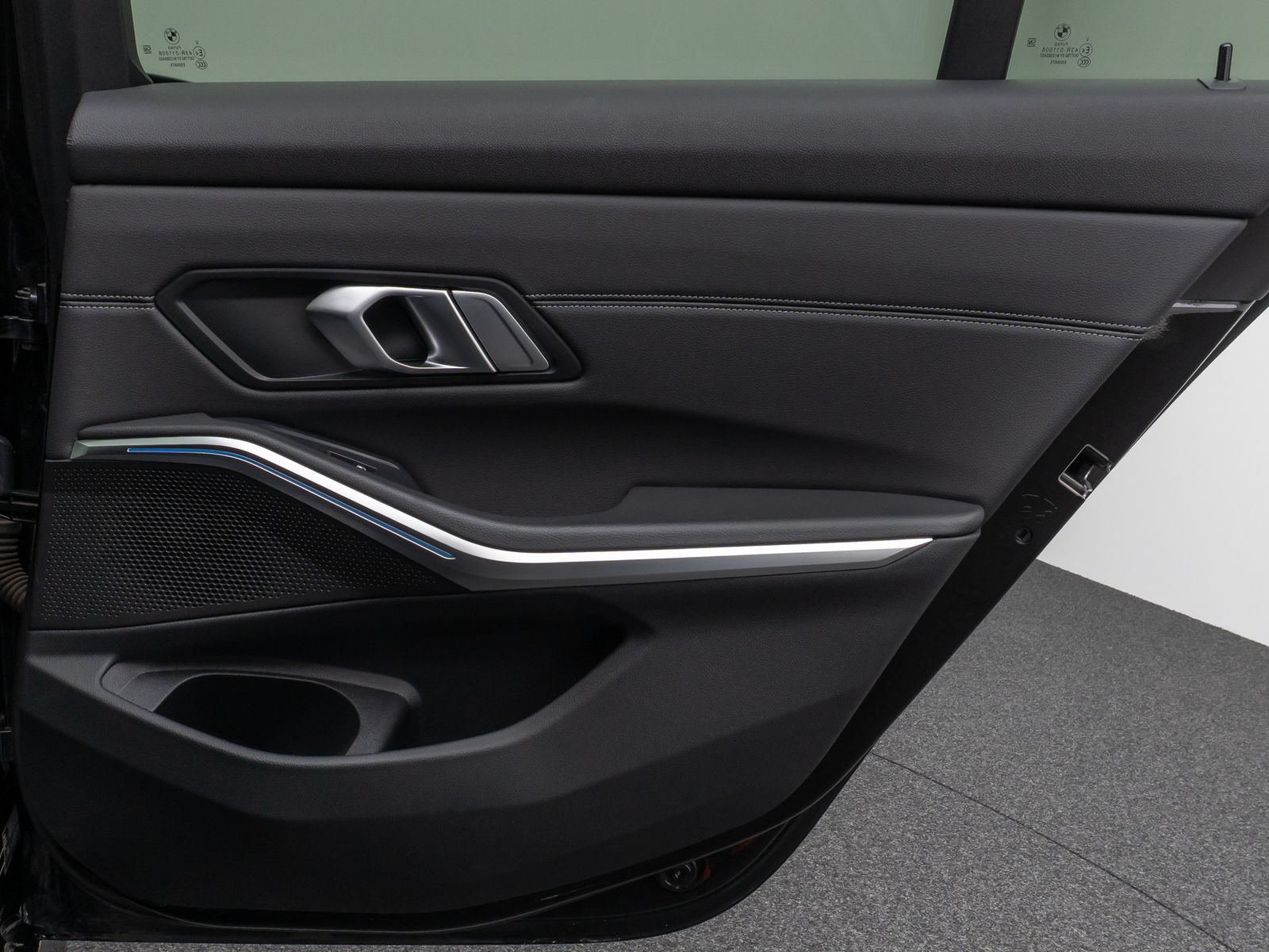 Fahrzeugabbildung BMW 330e xD Sport Line Panorama DAB HiFi Stop&Go AHK