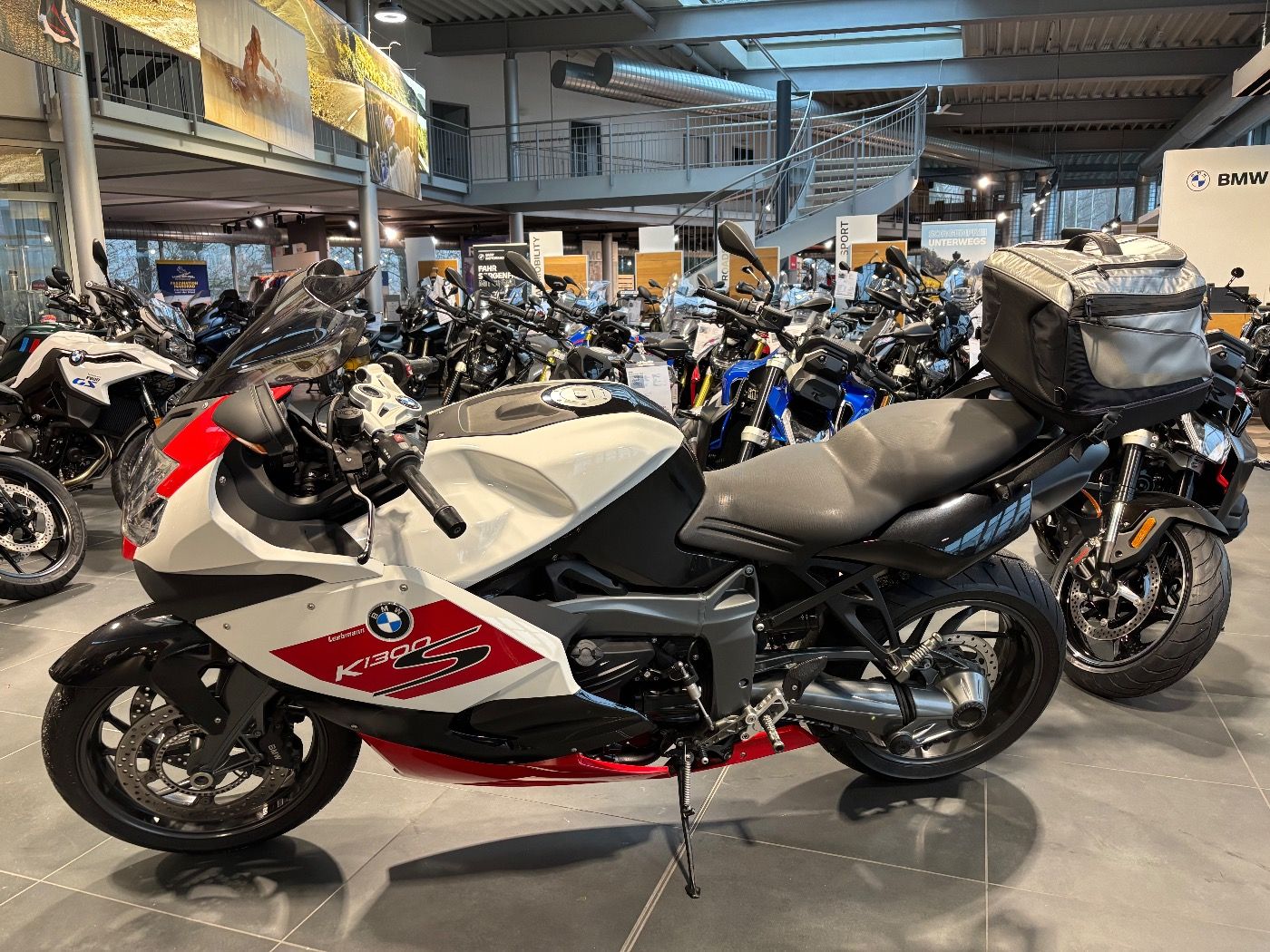 Fahrzeugabbildung BMW K 1300 S Sondermodell 30 Jahre Akrapovic