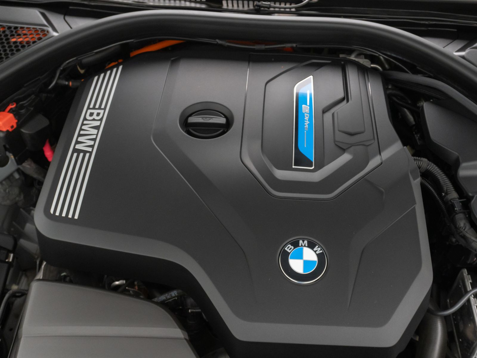 Fahrzeugabbildung BMW 330e Luxury Line 360°Laser HUD DAB H/K Komfort