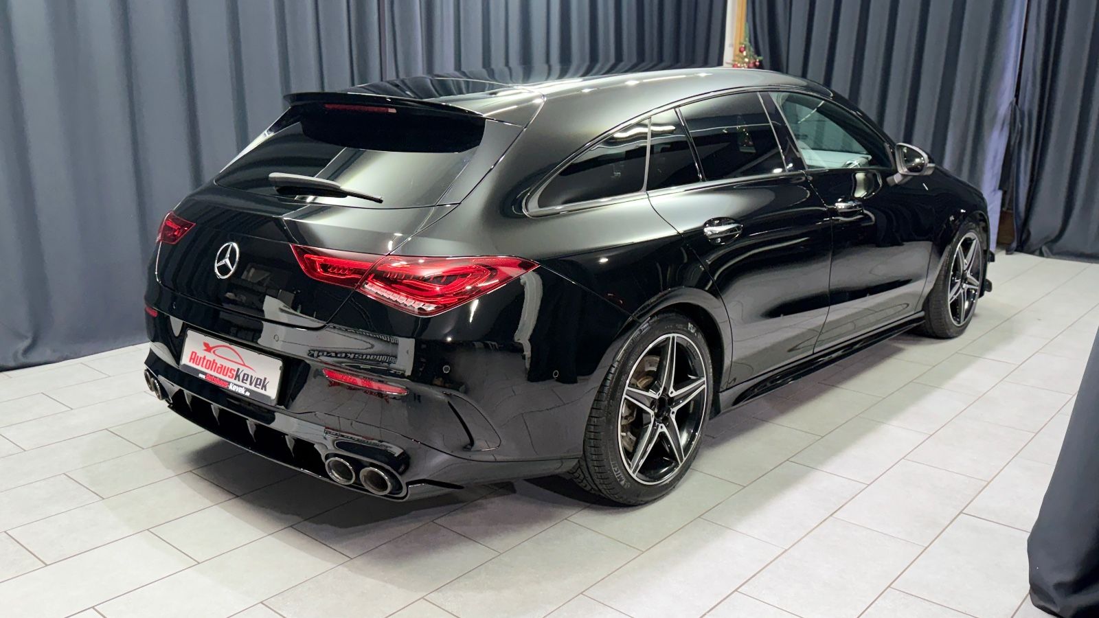 Fahrzeugabbildung Mercedes-Benz CLA 45 AMG Shooting Brake|BURMESTER|HEAD-UP|VOLL