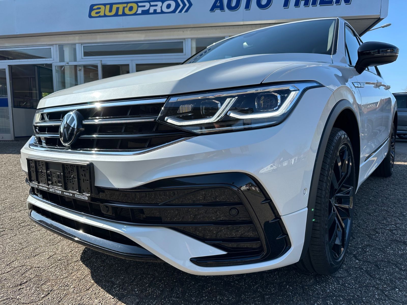 Fahrzeugabbildung Volkswagen Tiguan Allspace 2.0 TDI 4M R-Line Pano/AHK/7-Sit