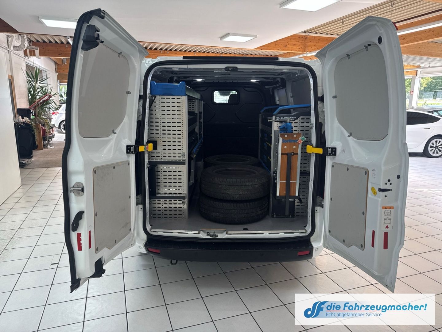 Fahrzeugabbildung Ford Transit Custom Kasten 320 AUTOMATIK L2 Trend 2.0