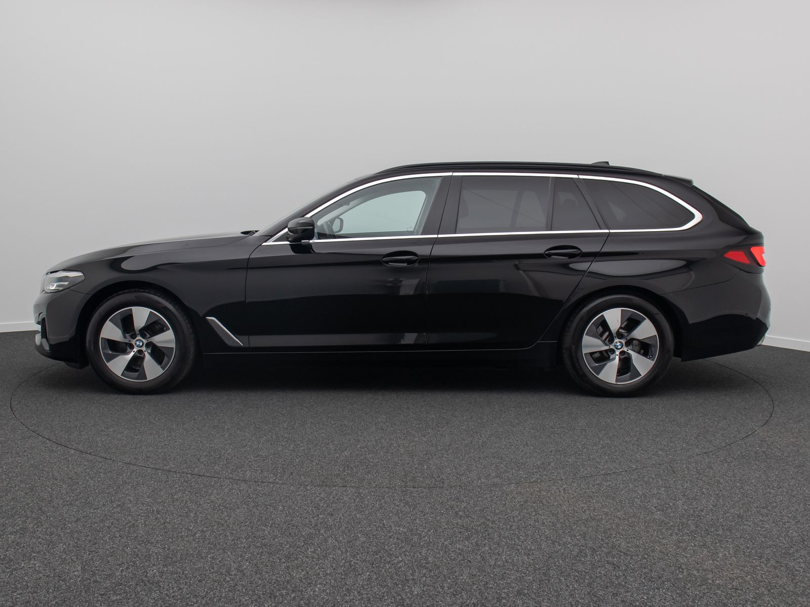 Fahrzeugabbildung BMW 520d xD Kamera HUD DAB Alarm Sport Fernlichtassi