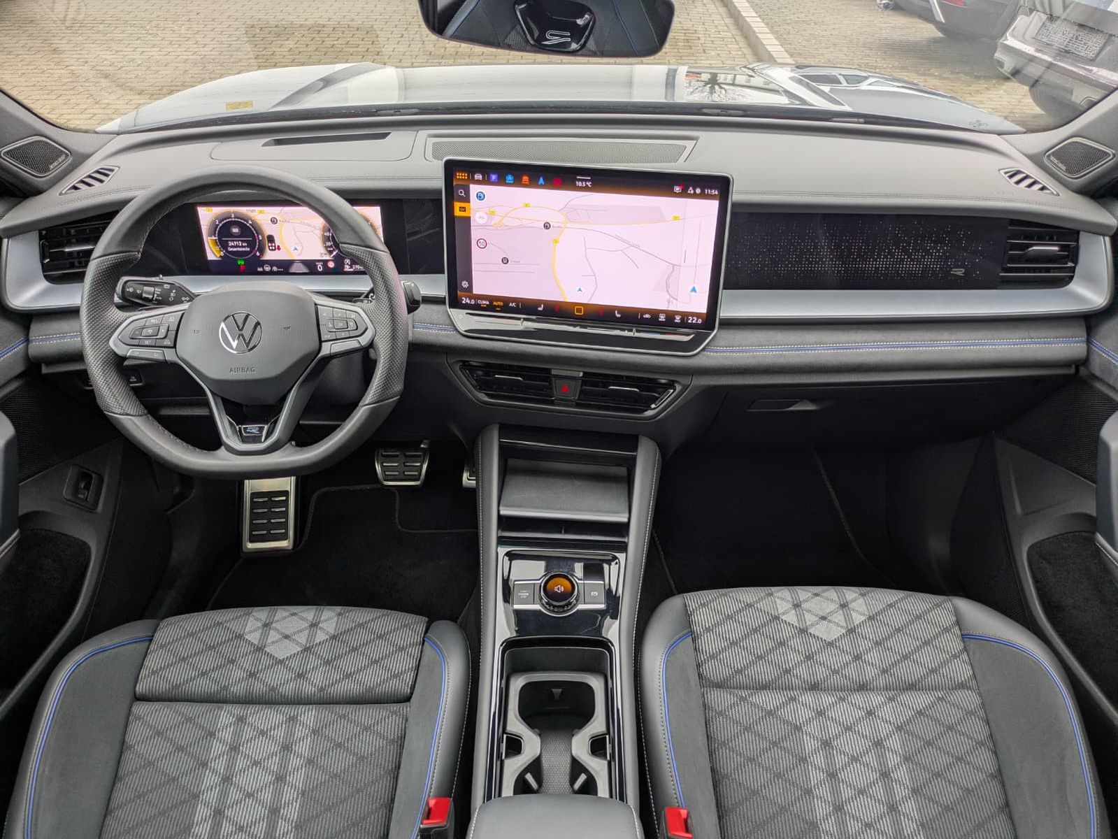 Fahrzeugabbildung Volkswagen Tayron 2.0 TDI 4M R-Line BLACK*7Si*MATRIX*PANO