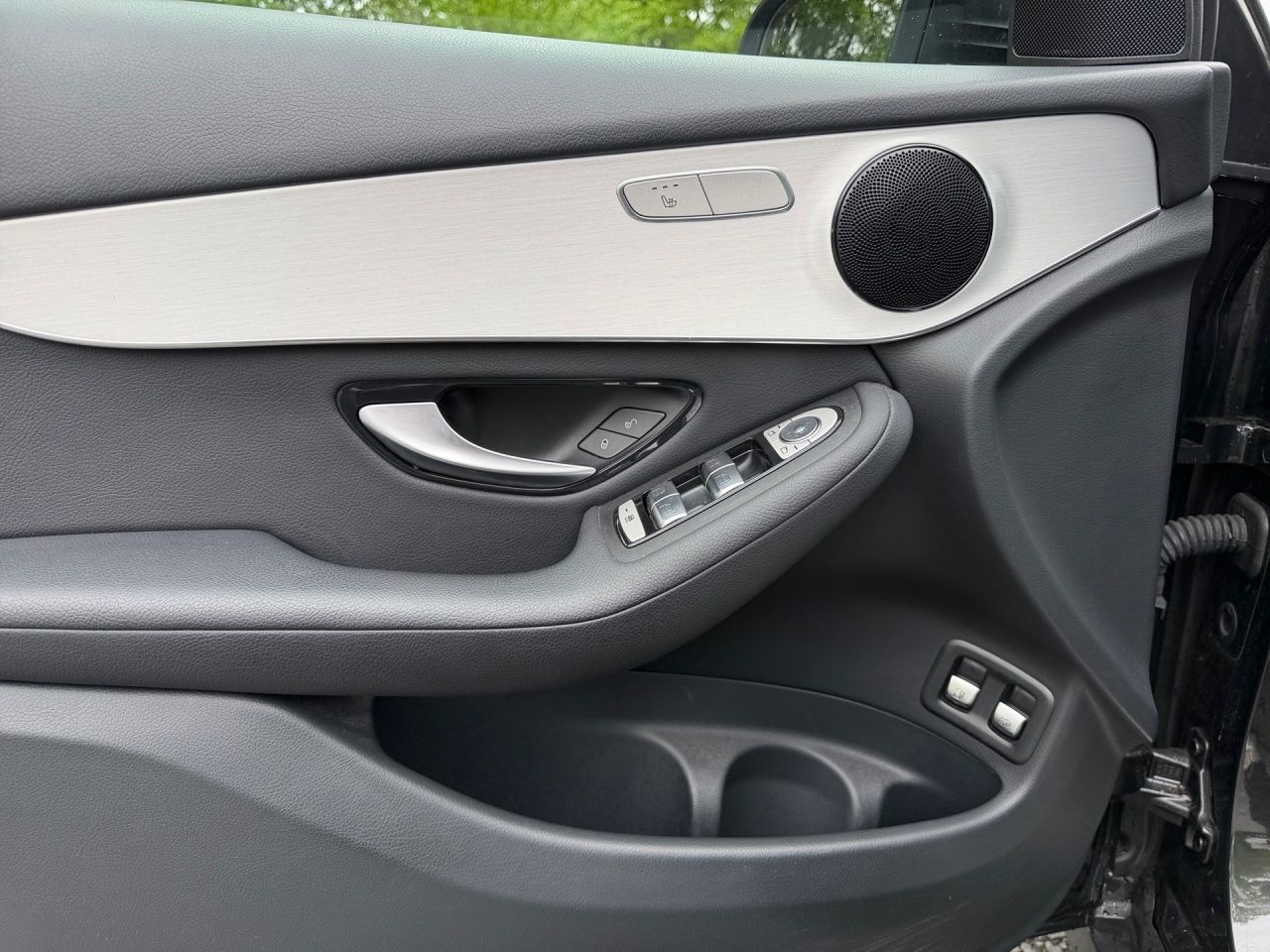 Fahrzeugabbildung Mercedes-Benz GLC 300 e 4M STNDHZ+PANO+CARPLAY+EL.HECKKL.+KAM