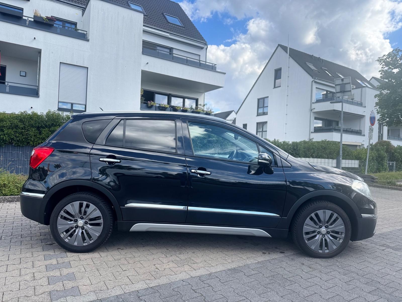 Suzuki SX4 S-Cross Comfort+* 1.Hand*Pano*AHK*Leder