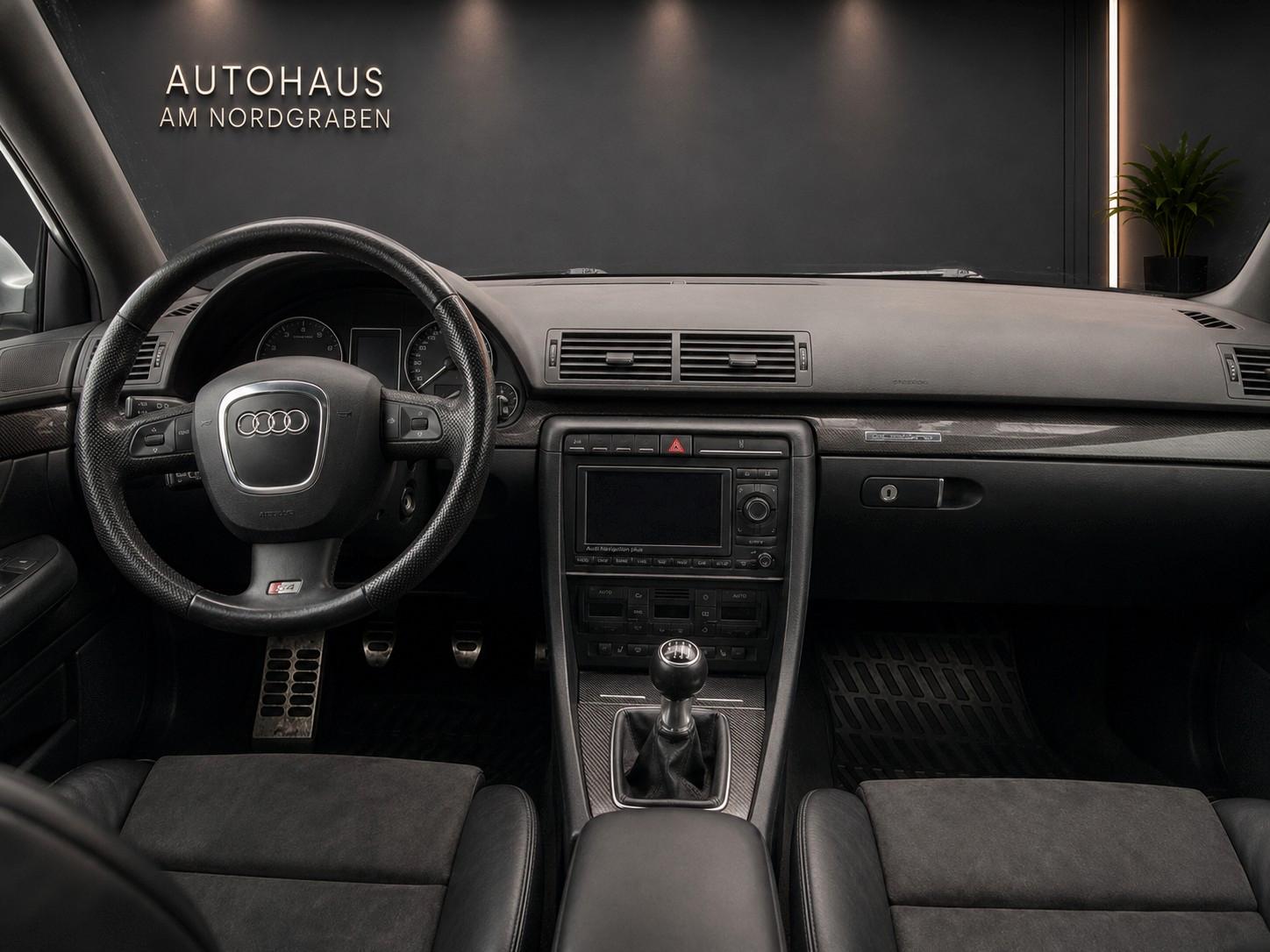Audi S4 Avant 4.2 V8 344 ch BVM quattro / Recaro Alcantara-Cuir / Bose / Toit ouvrant / GPS MMI Plus