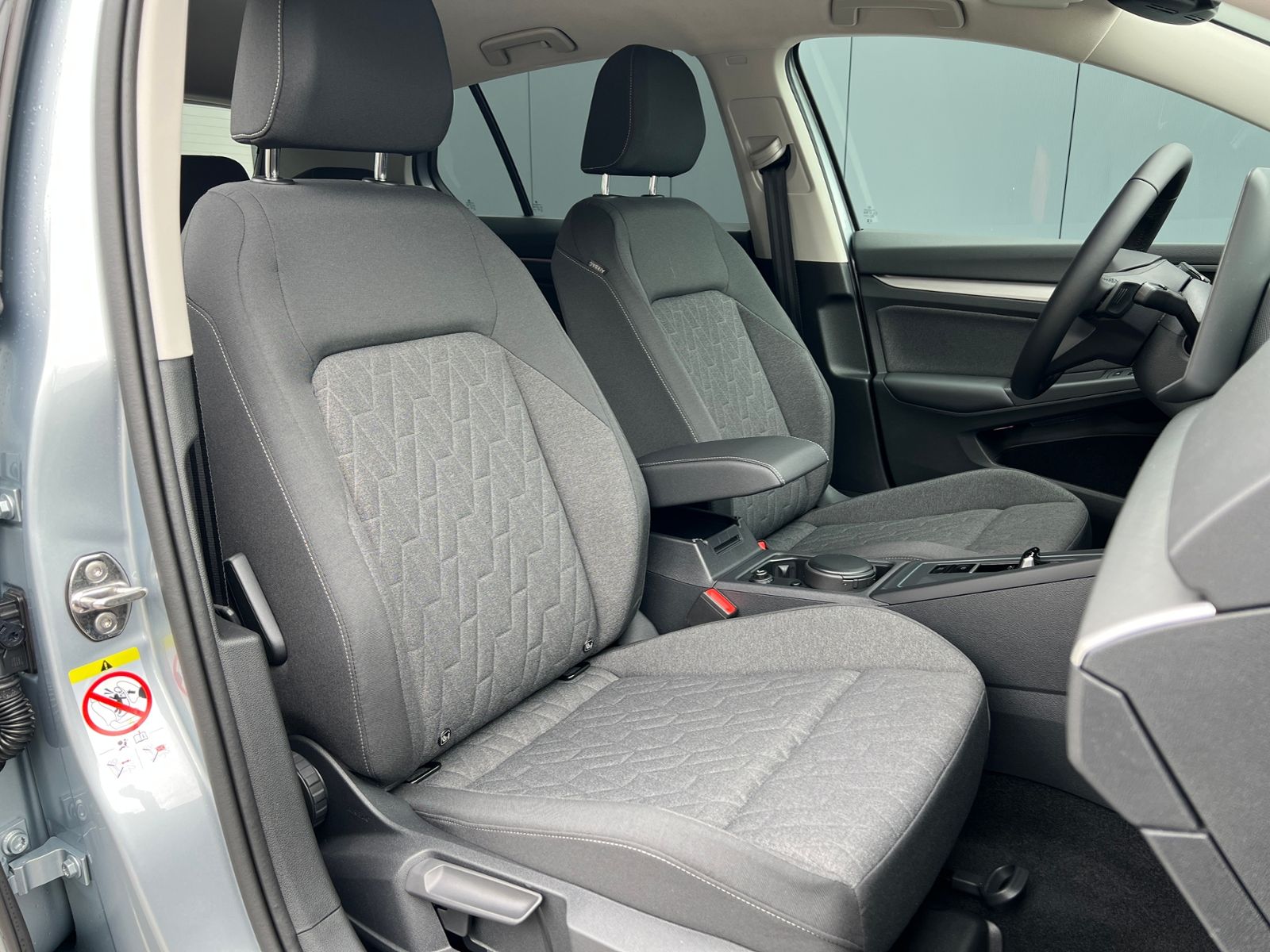 Fahrzeugabbildung Volkswagen Golf VIII Life 1.5 eTSI DSG *LED, ACC, Kamera, 1