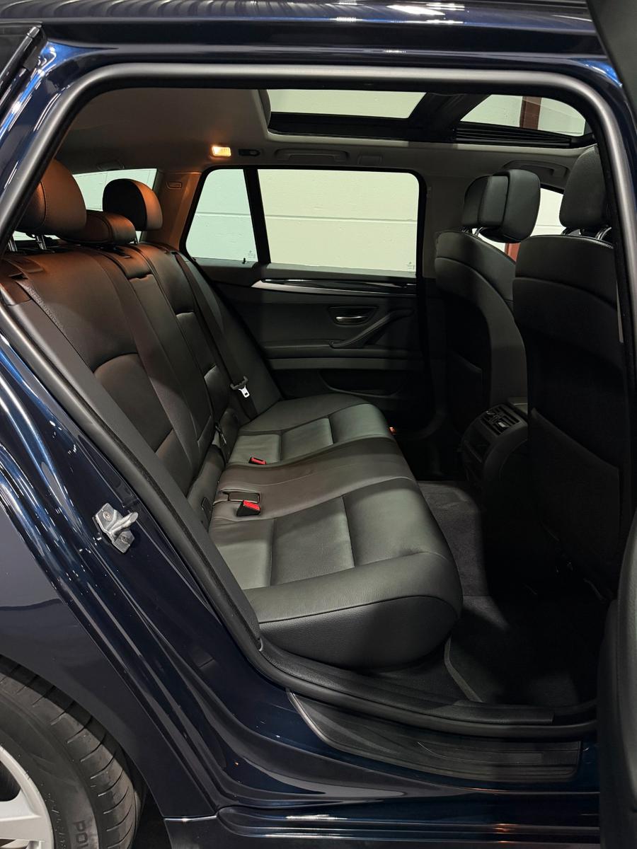 BMW 525 d Touring 218 ch • BVA • Pano • Cuir • Bi-Xénon • Attelage