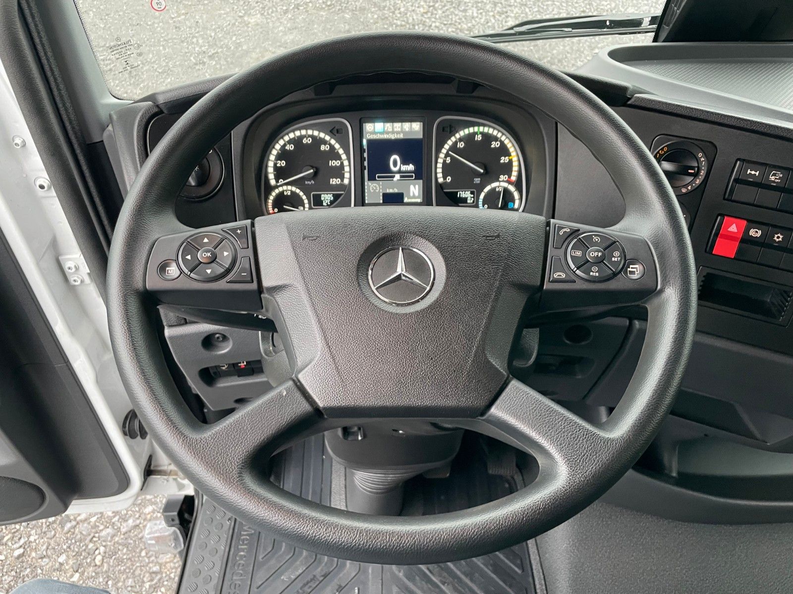 Fahrzeugabbildung Mercedes-Benz Atego 818 L Koffer LBW AHK Klima