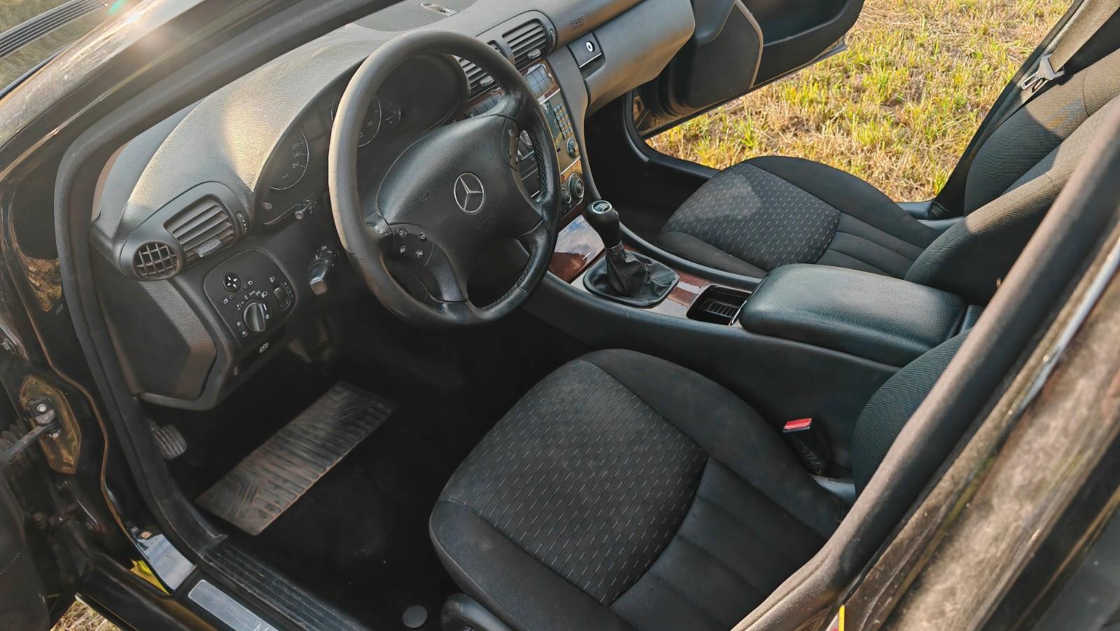 Mercedes-Benz C200 2005 — photo 7
