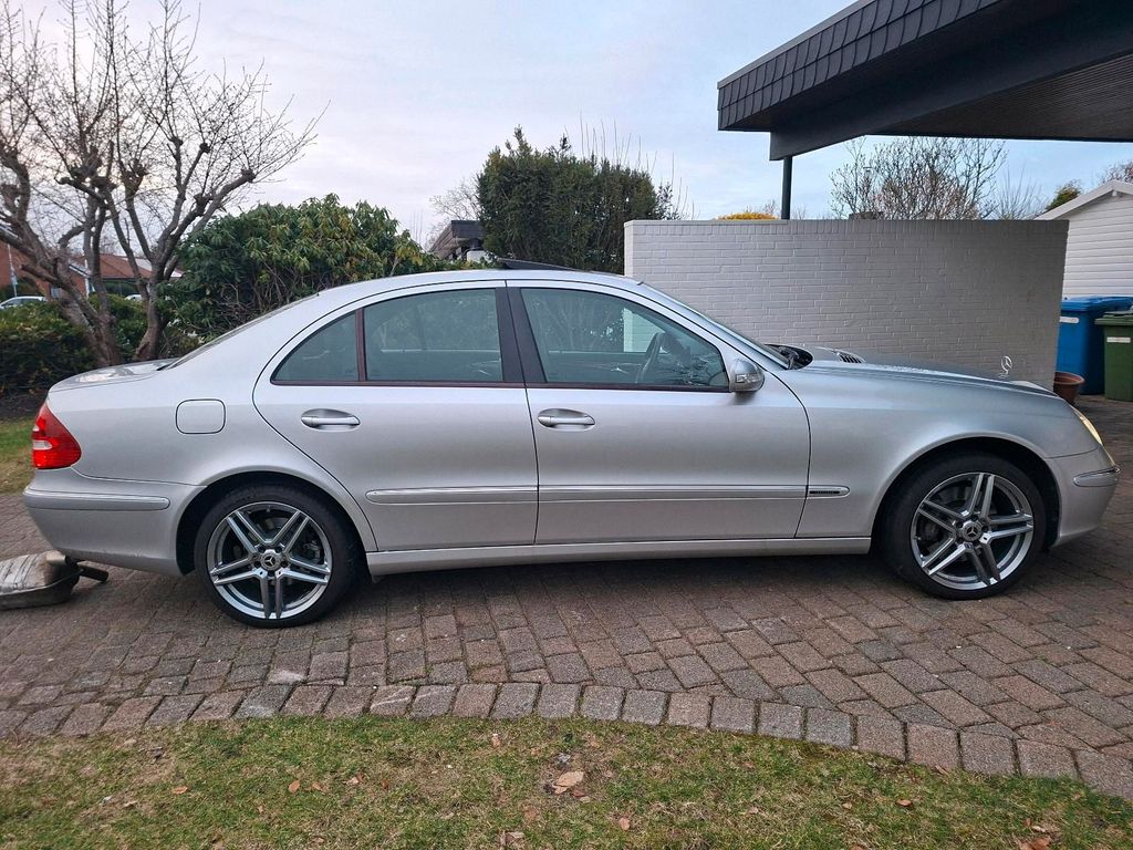 Image of Mercedes-Benz E 350