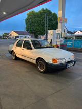 Ford siarra GL 2.0 - Ford Kuga mit Benzin-Antrieb: Limousine
