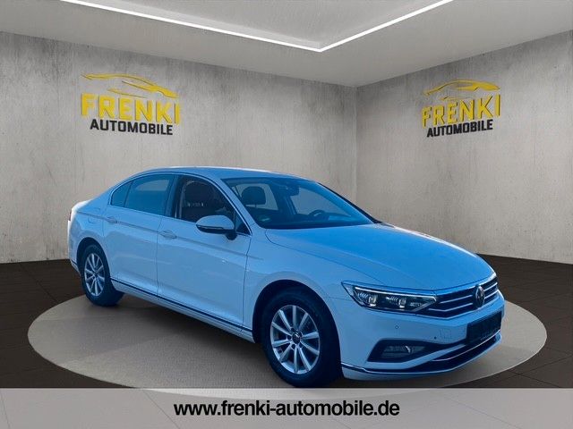 VW Passat Lim. Elegance*NAVI*LEDER*AHK*