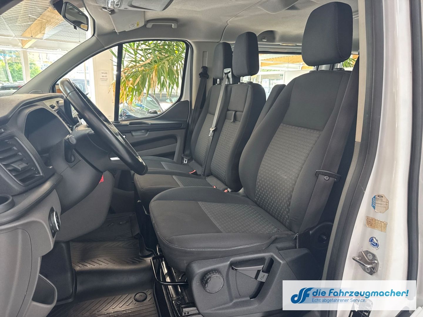 Fahrzeugabbildung Ford Transit Custom 320 L2 Trend 2.0 TDCi EU6d-T Dyn.