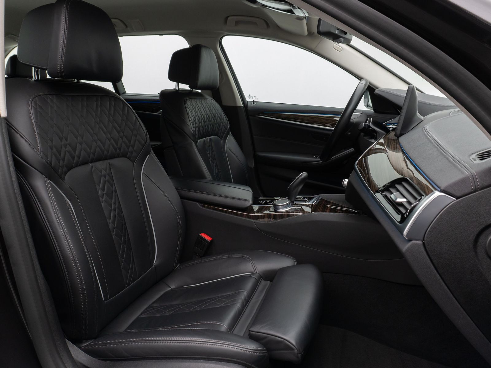 Fahrzeugabbildung BMW 530e  Luxury Line Kamera Laser HUD HiFi Komfort