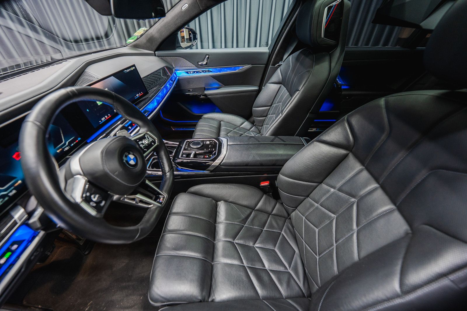 Fahrzeugabbildung BMW 740 d xDrive *M Sport Pro*Iconic Glow*Theater TV