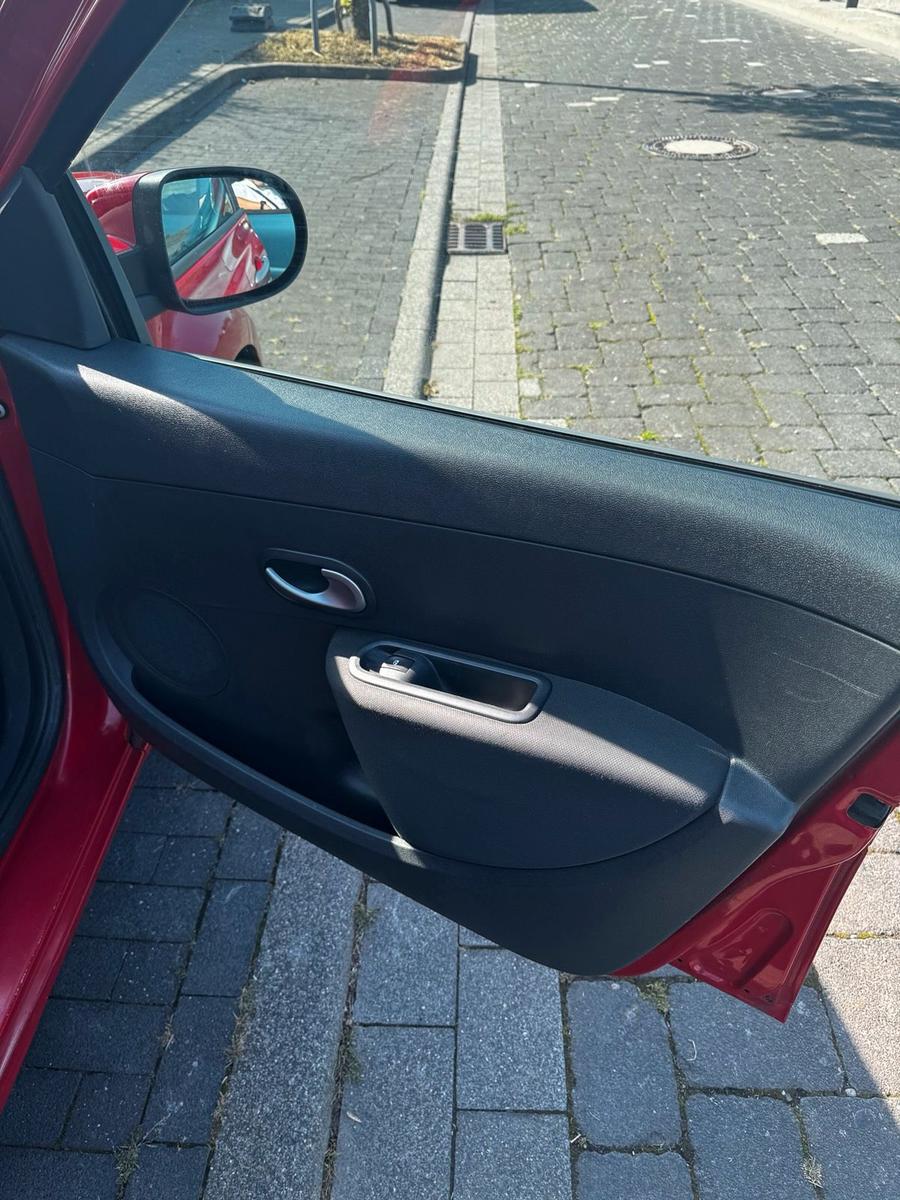 Renault Clio 2011 — photo 10