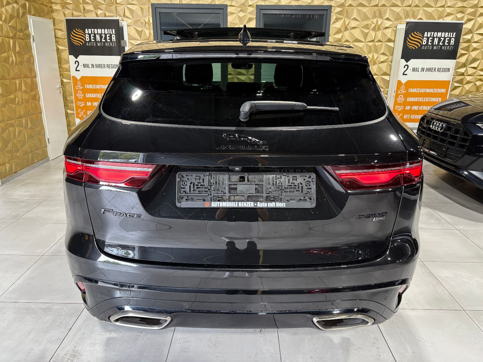 Fahrzeugabbildung Jaguar F-PACE R-Dynamic SE AWD/D300/PANO/APPLE/MEMORY/