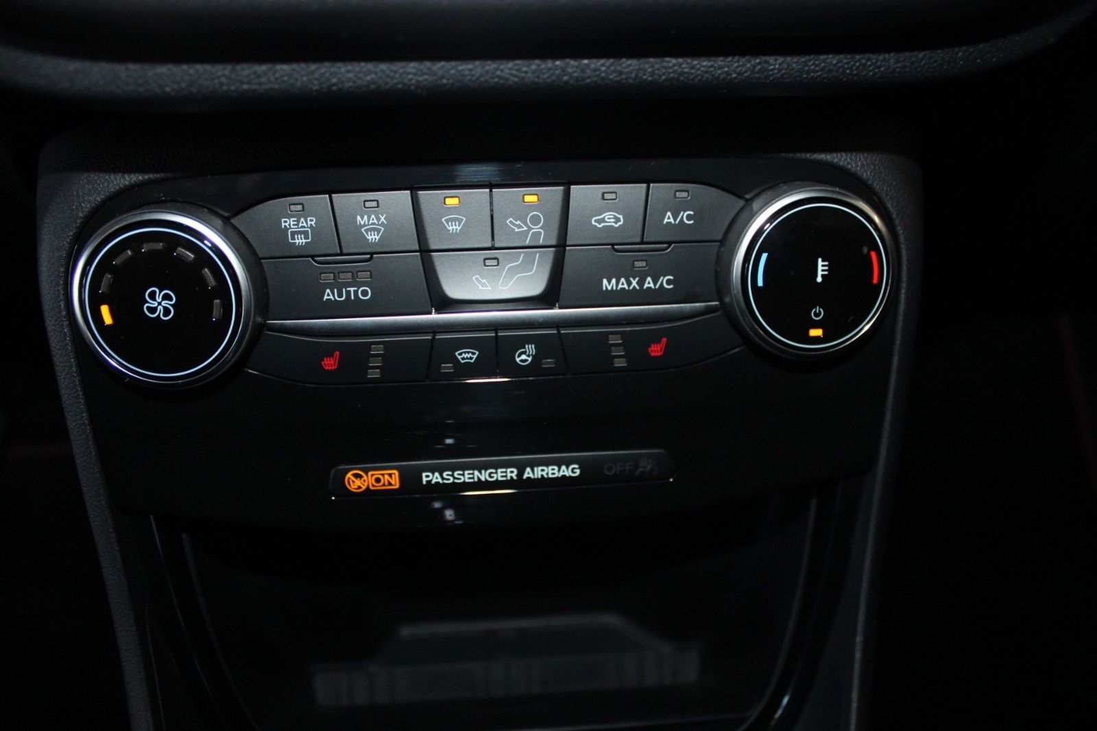 Fahrzeugabbildung Ford Puma MHEV ST-Line LED NAVI WinterPaket DAB