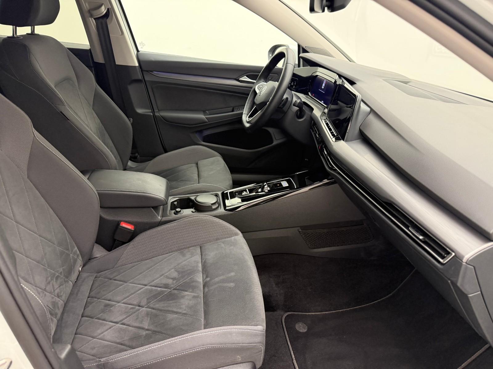 Volkswagen Golf 8 2.0 TSI DSG Style TechnikNavi17Keyless
