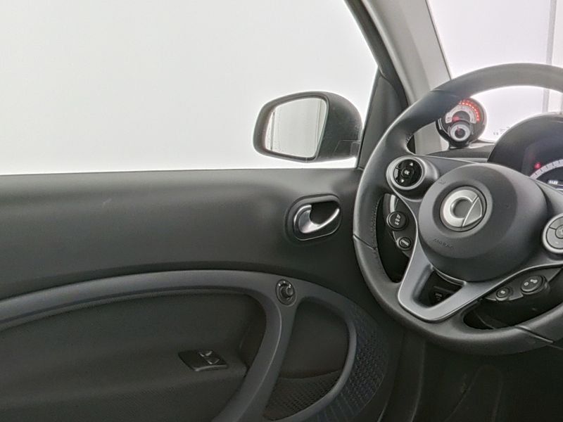Fahrzeugabbildung Smart smart EQ fortwo Exclusive*Pano*LED*Kamera*22kW*