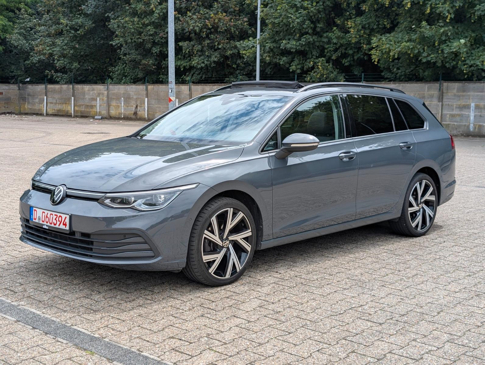 Volkswagen Golf VIII Delfingrau/PANO/IQLight/Harman/KeyLess