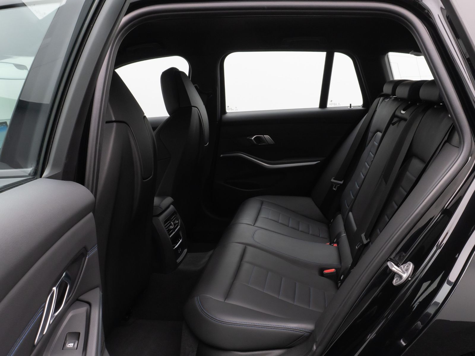 Fahrzeugabbildung BMW 318d M Sport DAB HUD CockPitPro Lordos PDC Leder