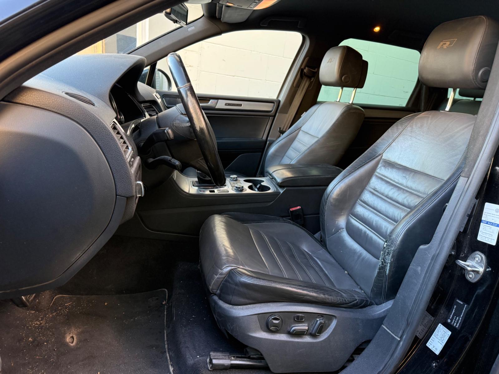 Volkswagen Touareg 2012 — photo 14