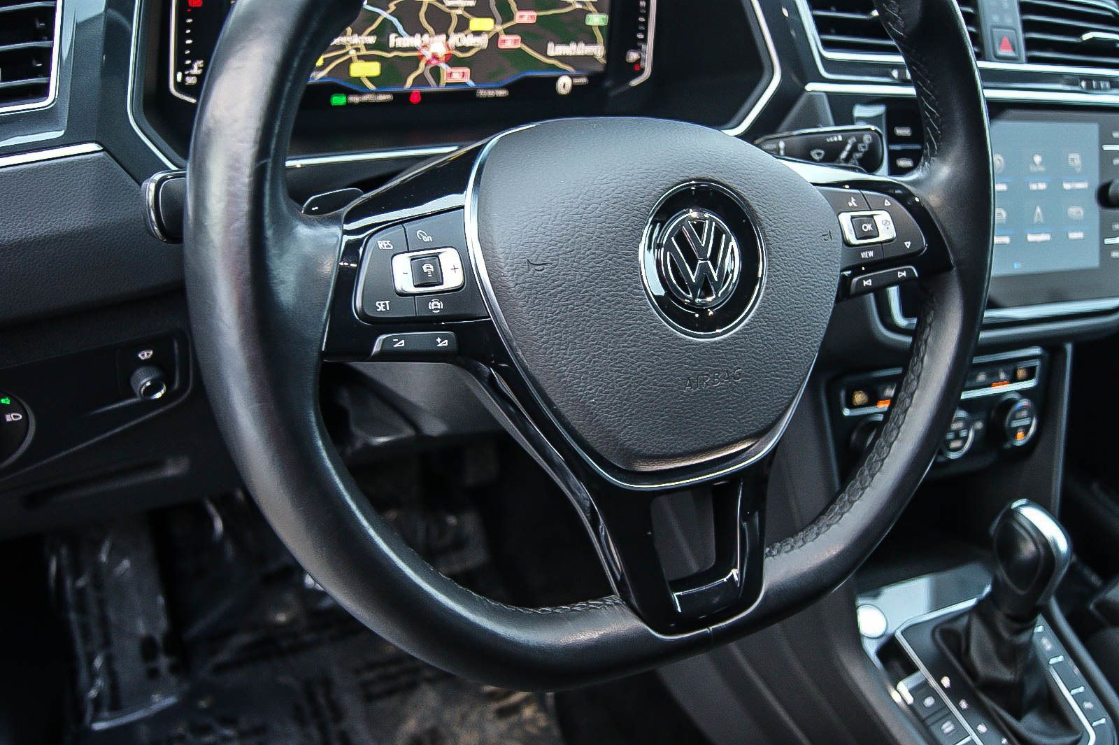 Fahrzeugabbildung Volkswagen Tiguan 2.0TDI 4Motion DSG R-LINE Black Style 19'