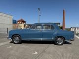 Mercedes-Benz 220 S - Rotes Leder - blaue Mercedes-Benz 220
