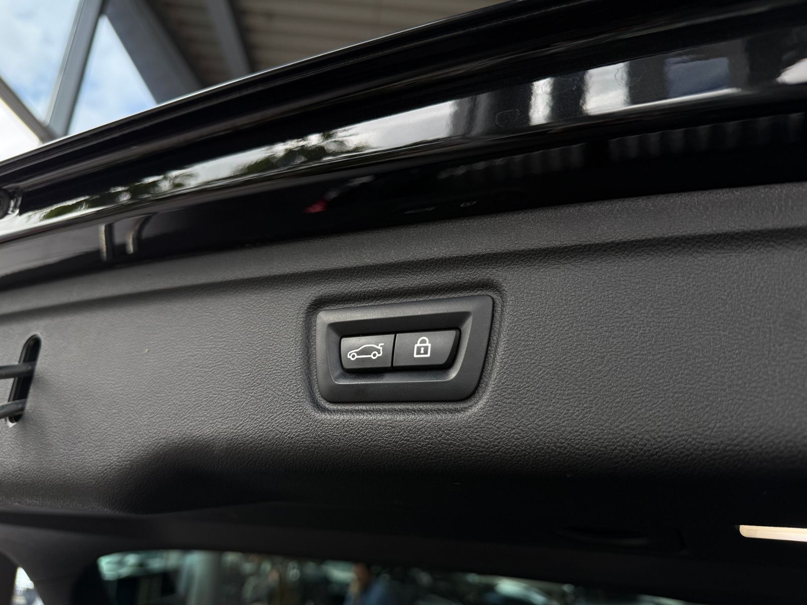 Fahrzeugabbildung BMW 320d xDrive M Sport PANO KAM LED