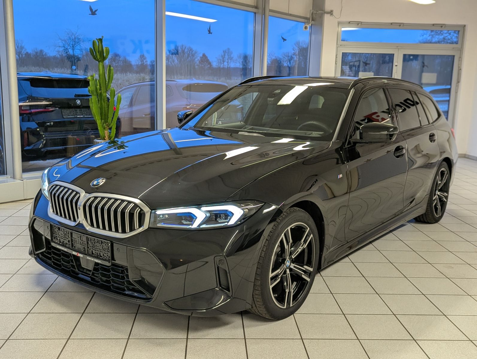 BMW 320 d xD M-Sport HUD Pano ACC LED-adaptiv AHK - Image 3