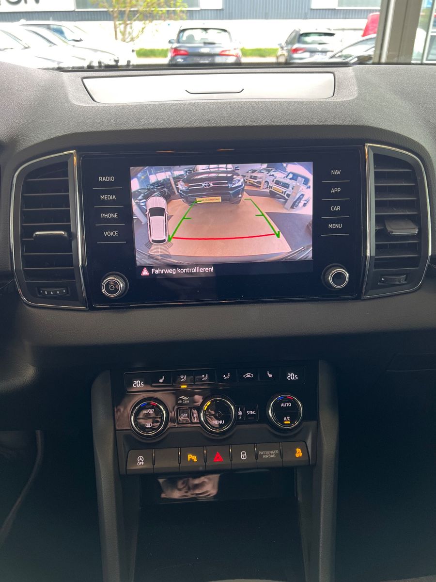 Fahrzeugabbildung SKODA Karoq Style 1.5 DSG *NAVI*KAMERA*CAR-PLAY*AHK*