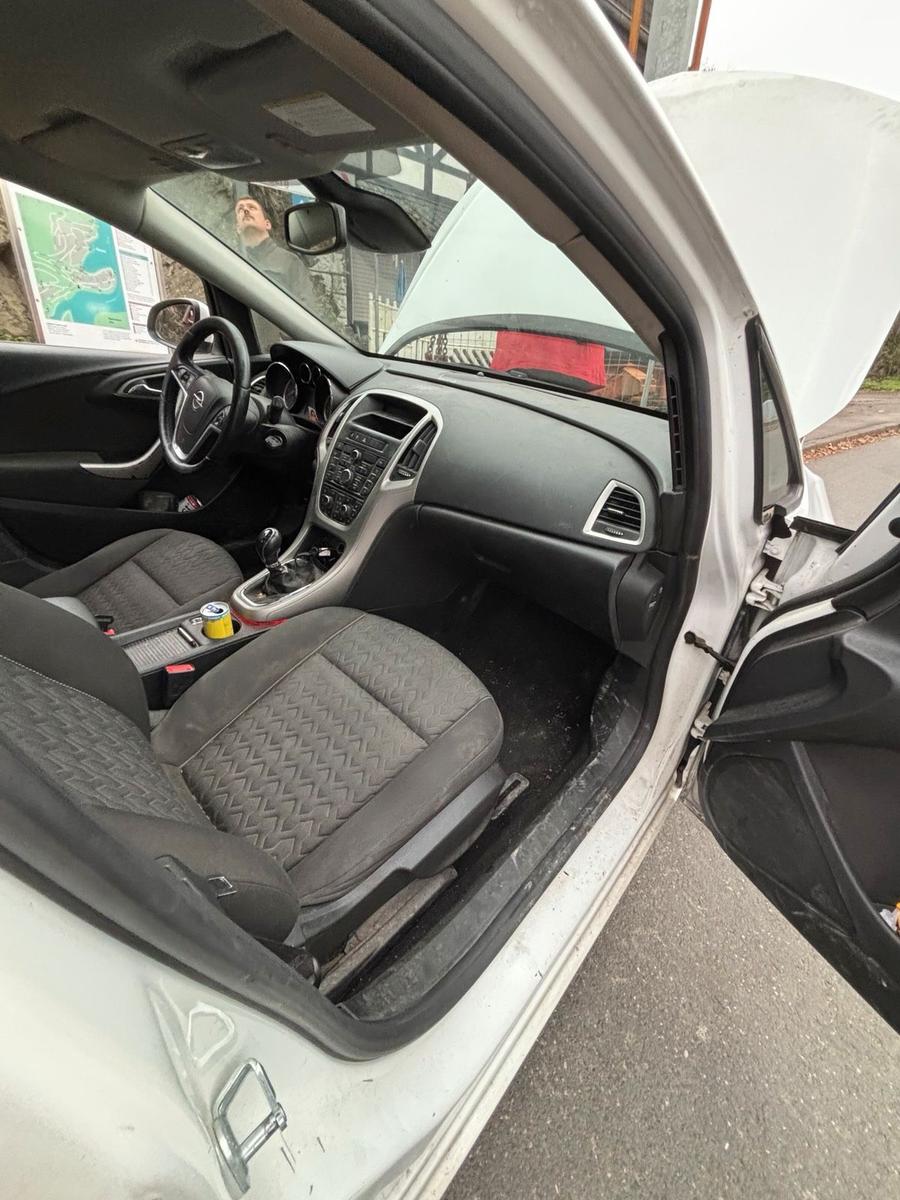 Opel Astra 2013 — photo 6