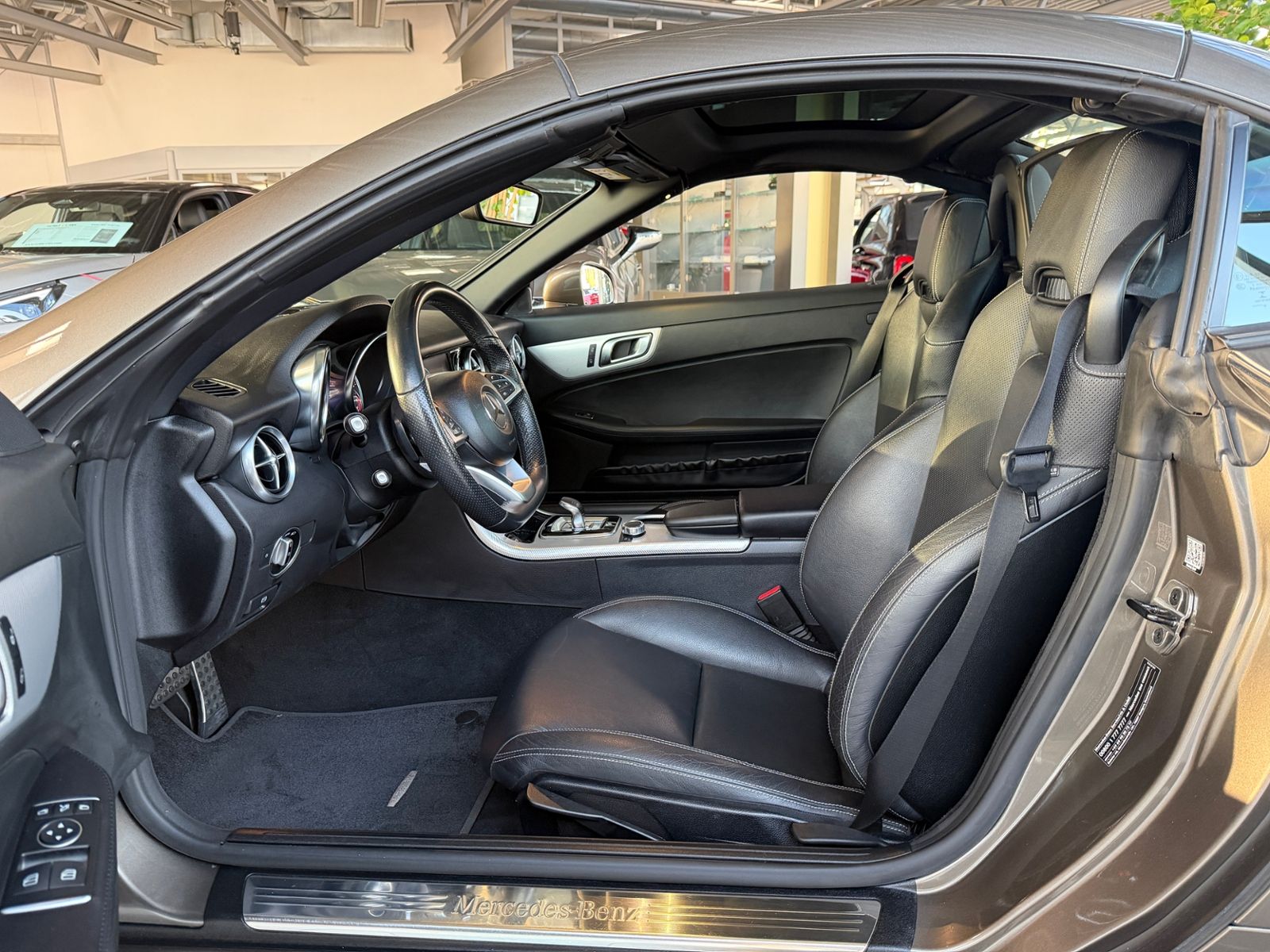 Fahrzeugabbildung Mercedes-Benz SLC 200 LED NAVI ALU