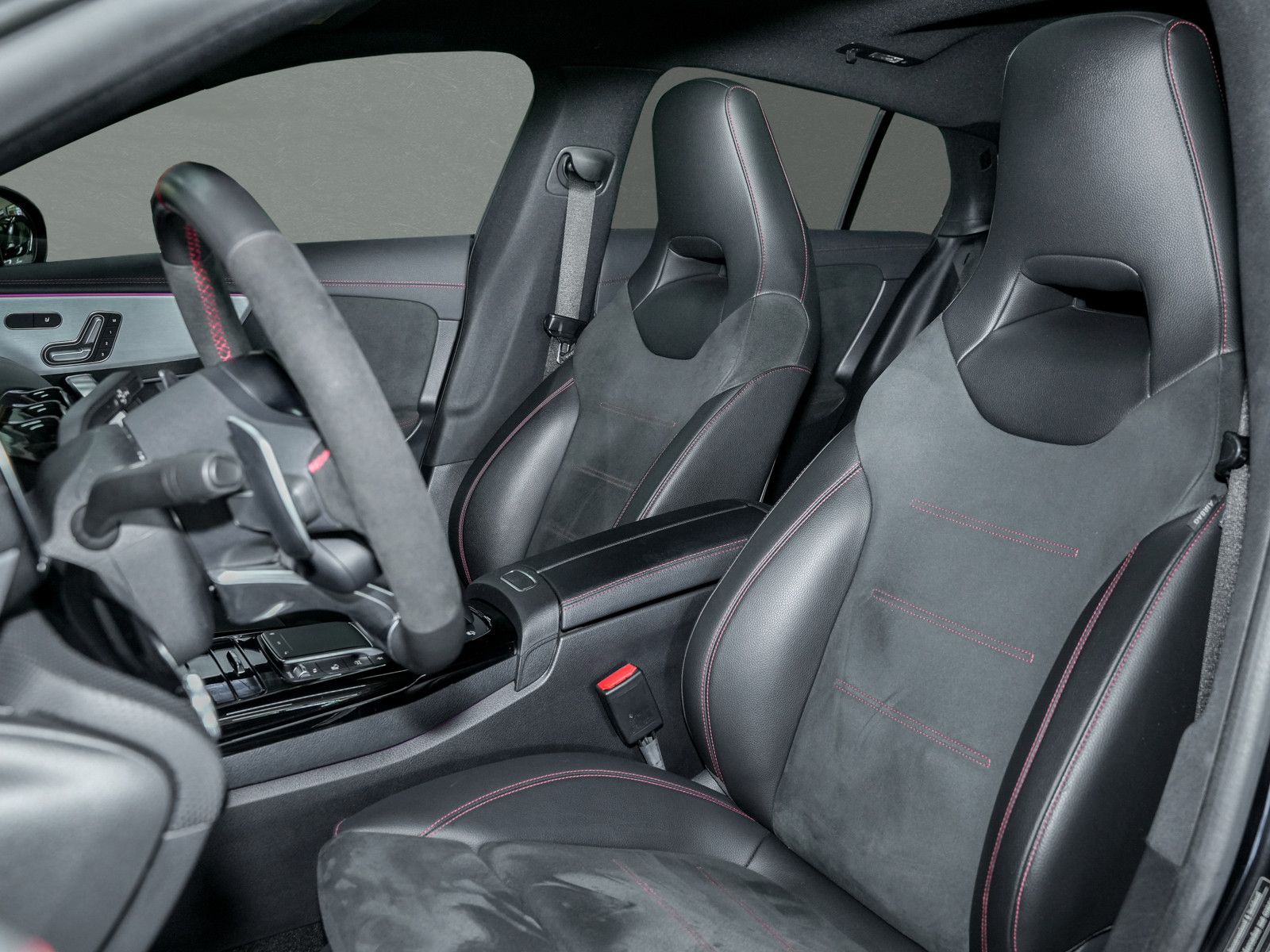 Fahrzeugabbildung Mercedes-Benz CLA 45 AMG Shooting Brake S 4Matic - Panorama