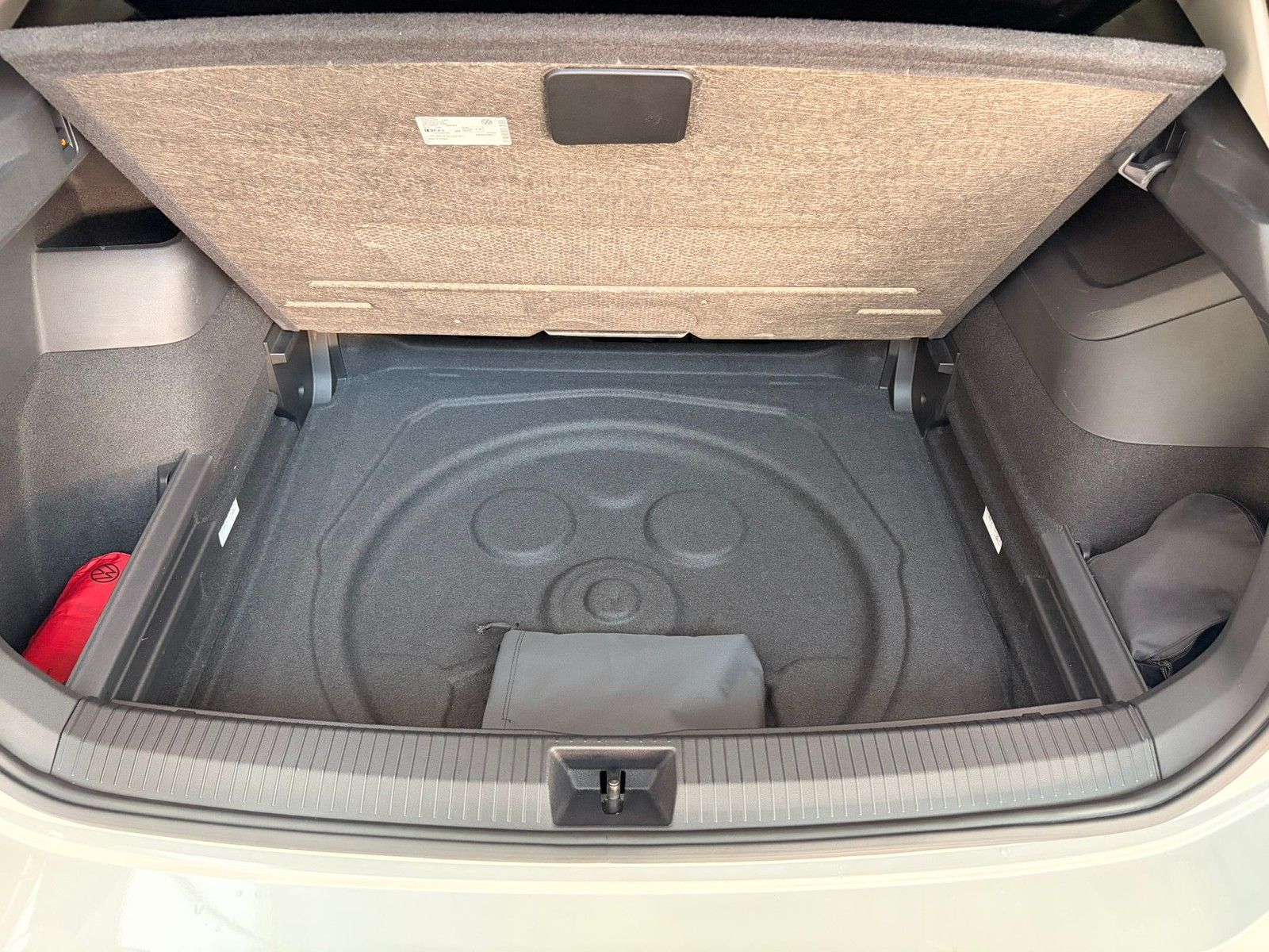 Fahrzeugabbildung Volkswagen Tiguan Elegance 1.5 eTSI DSG +ACC +IQ.Light +AHK