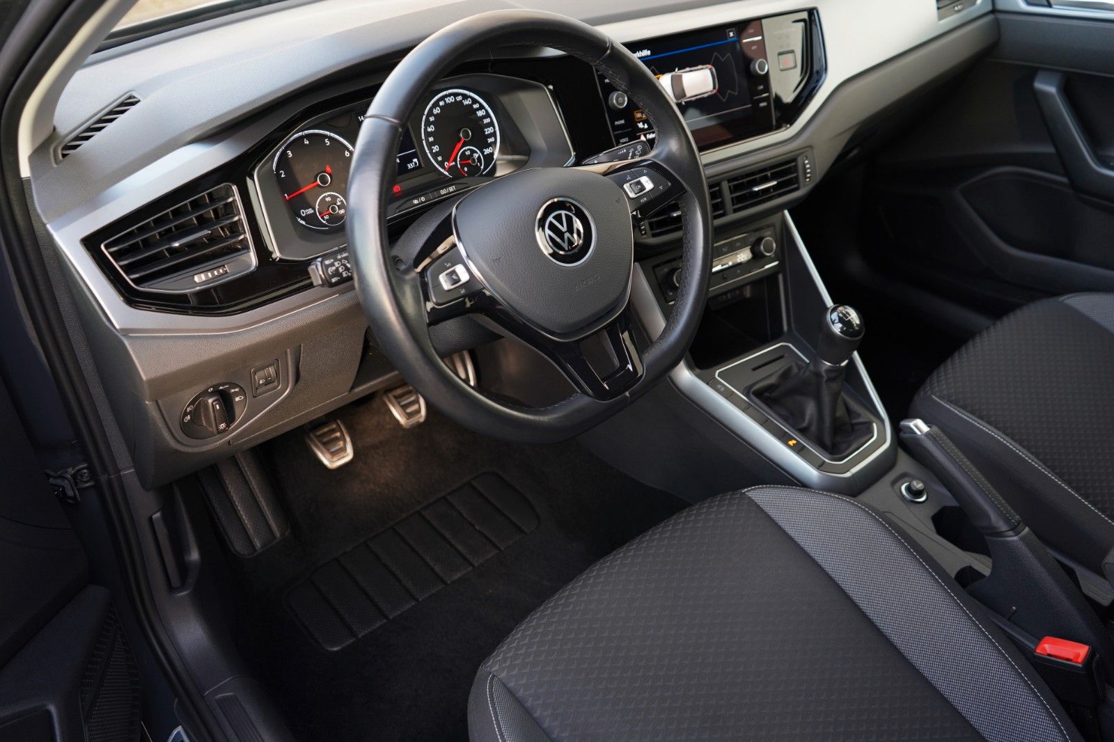 Volkswagen Polo Active imagem 3