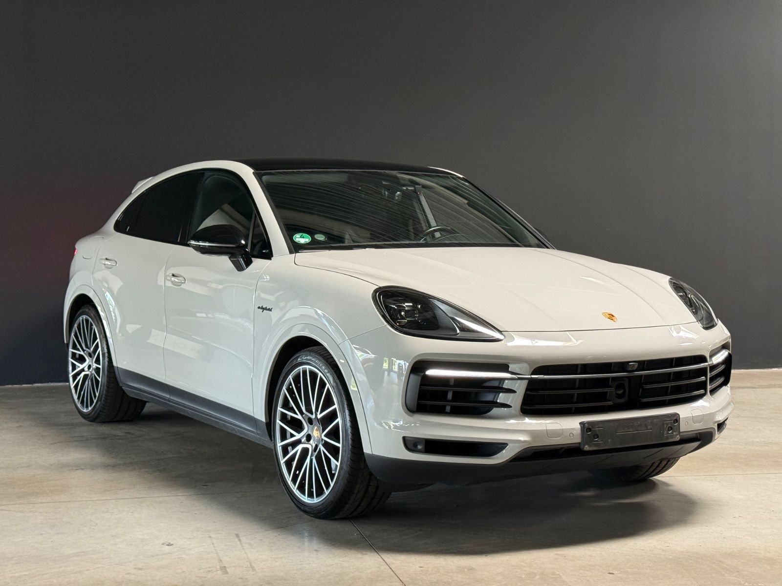 Porsche Cayenne - 1