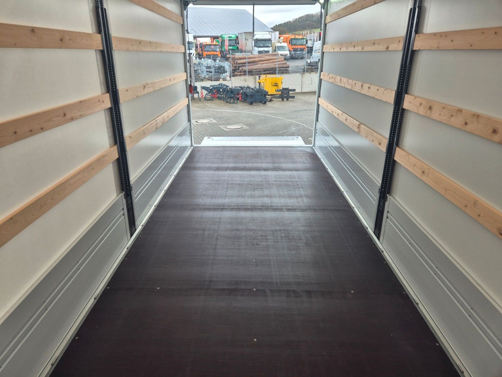 Fahrzeugabbildung Iveco Eurocargo ML140E25/P LBW 1.500kg 7.280mm