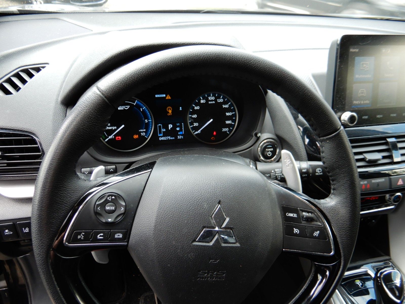 Fahrzeugabbildung Mitsubishi Eclipse Cross 2.4 PHEV BASIS 4WD Klima 1. Hand