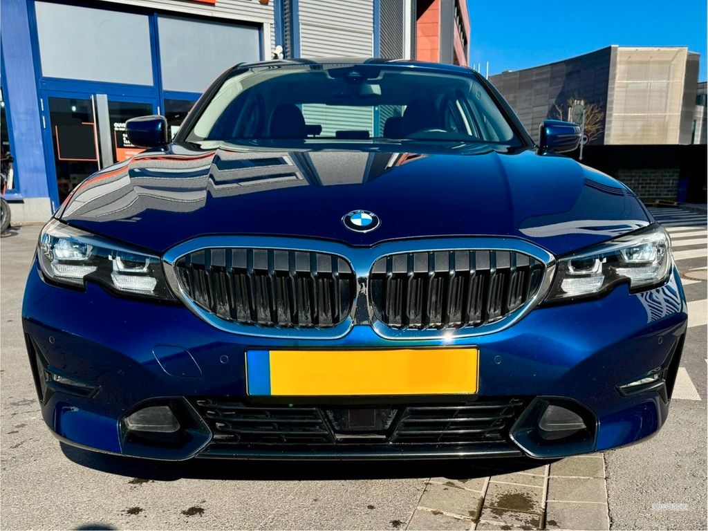 Image of BMW 330