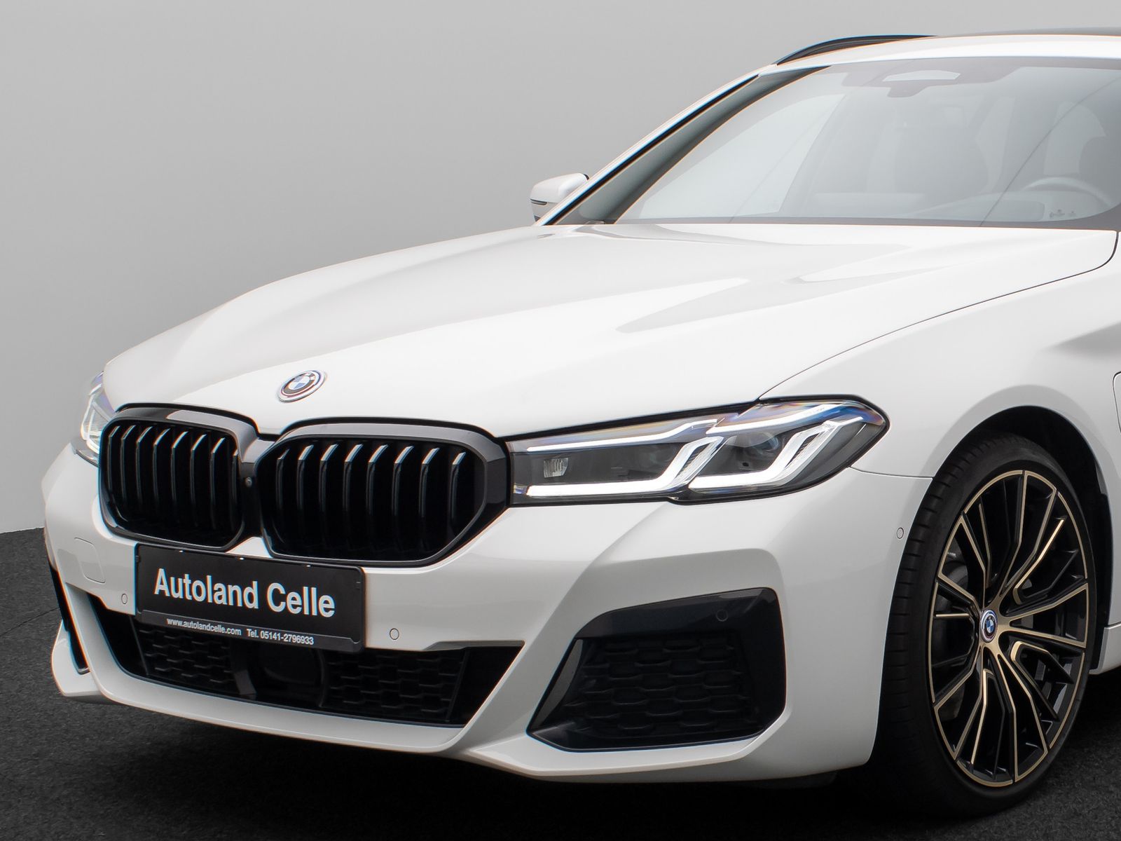 Fahrzeugabbildung BMW 530e M Sport Panorama 360°Laser HUD Komfort 20"