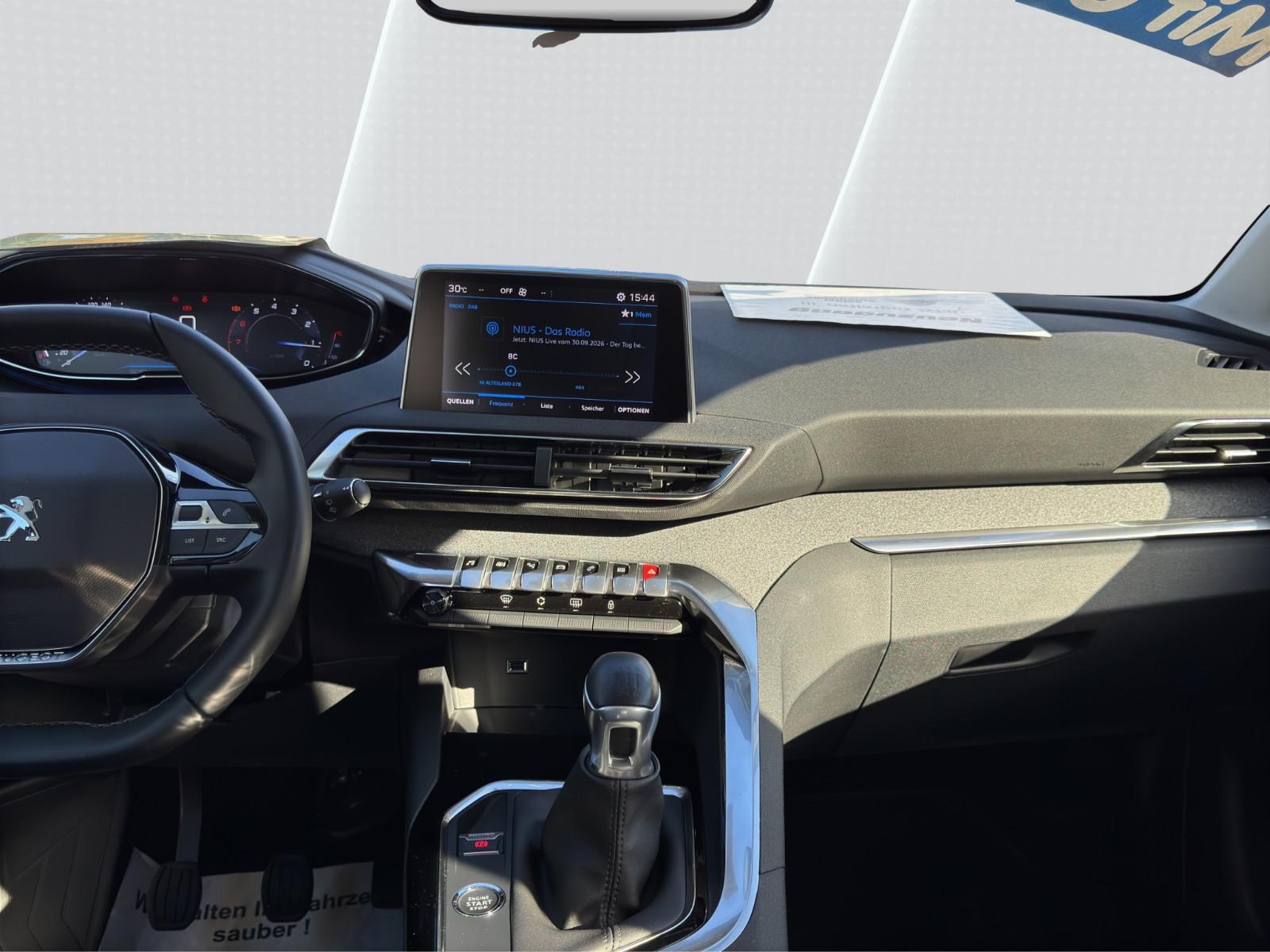 Peugeot 3008 1.2 PureTech 130 Allure Full LED, wenig KM